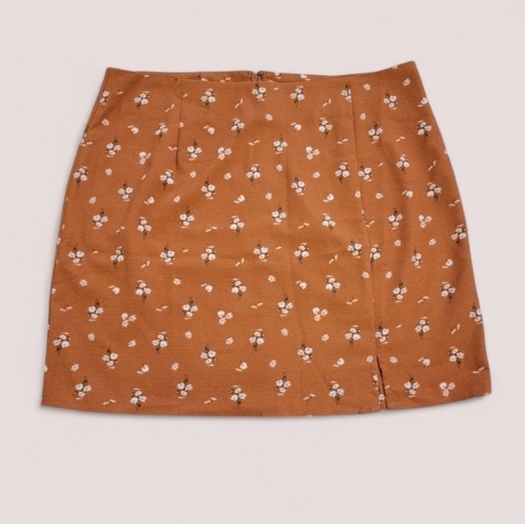 Aeropostale Floral Print skirt side front slit Size Large - Picture 2 of 13